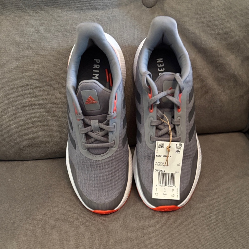 Adidas Kids Size 5.5 Grey Adidas EQ21 Run J Bounce Running Sneakers GV9935